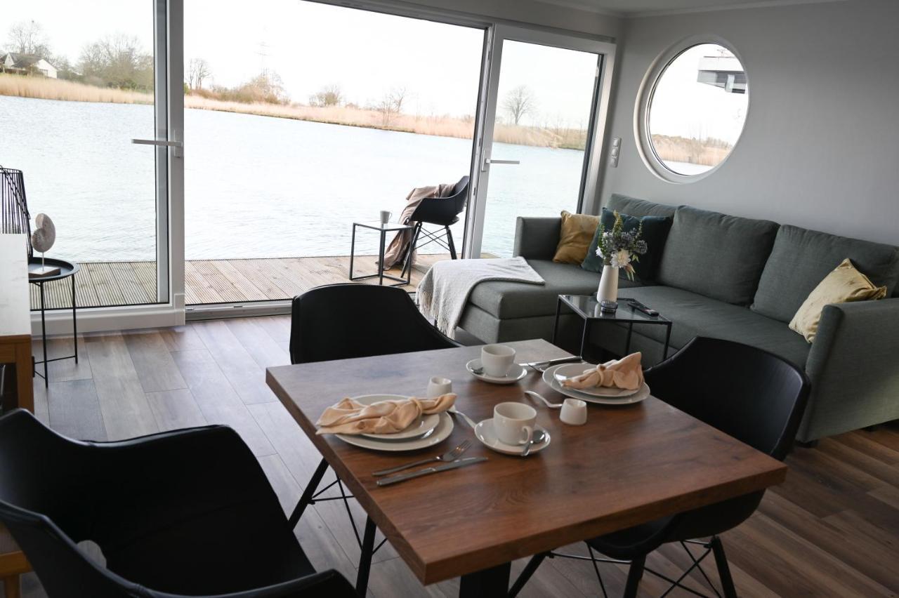 שיליג Hausboot Kajuete Am Nixensteg Am Wangermeer Mit Hund מראה חיצוני תמונה